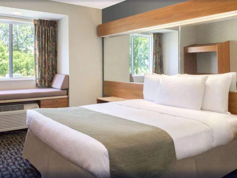 Microtel Inn & Suites By Wyndham Brunswick Dış mekan fotoğraf