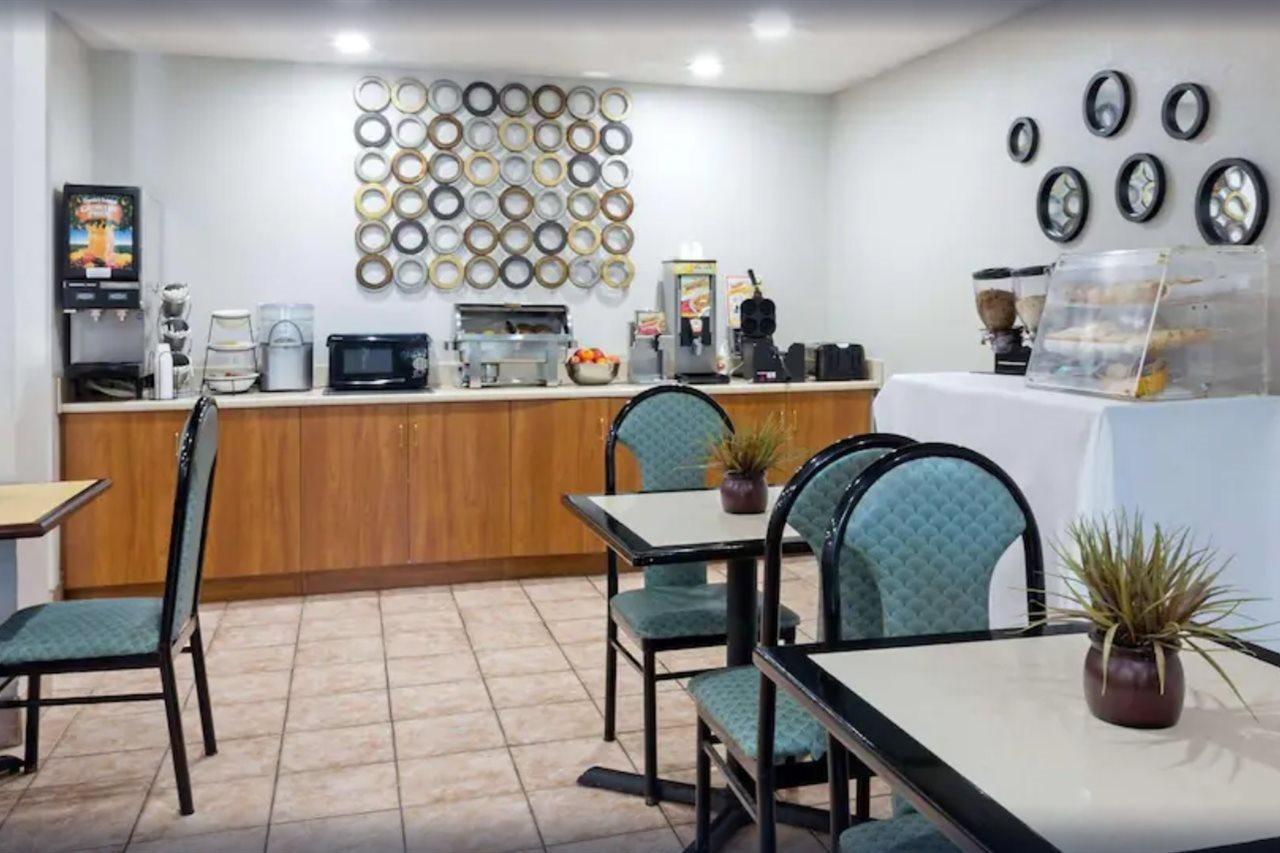 Microtel Inn & Suites By Wyndham Brunswick Dış mekan fotoğraf