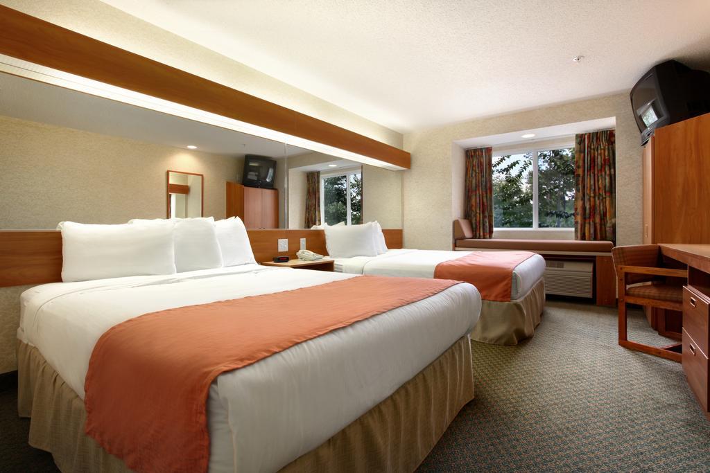 Microtel Inn & Suites By Wyndham Brunswick Oda fotoğraf