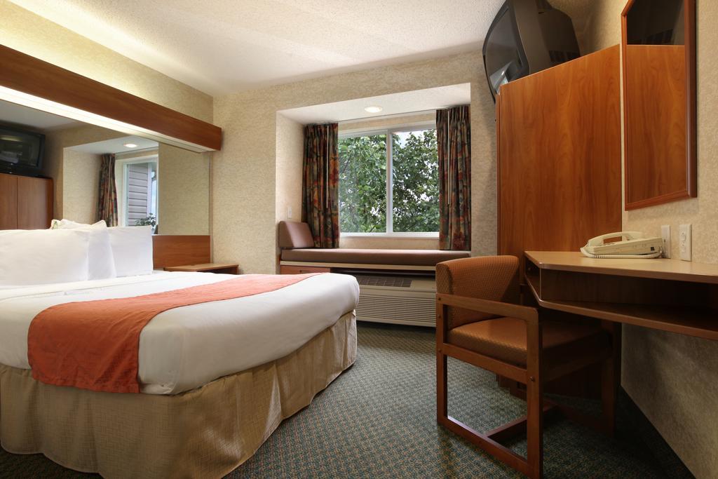 Microtel Inn & Suites By Wyndham Brunswick Oda fotoğraf